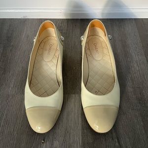 Selling Chanel cream white beige patent leather cap toe block heels